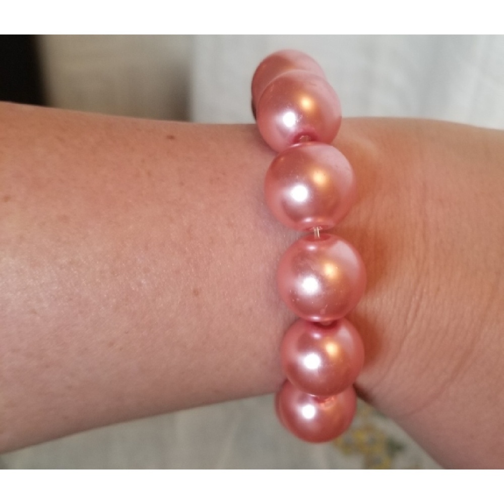 {Bracelet} Large Pink Pearl Bracelet - Picture 2 of 3